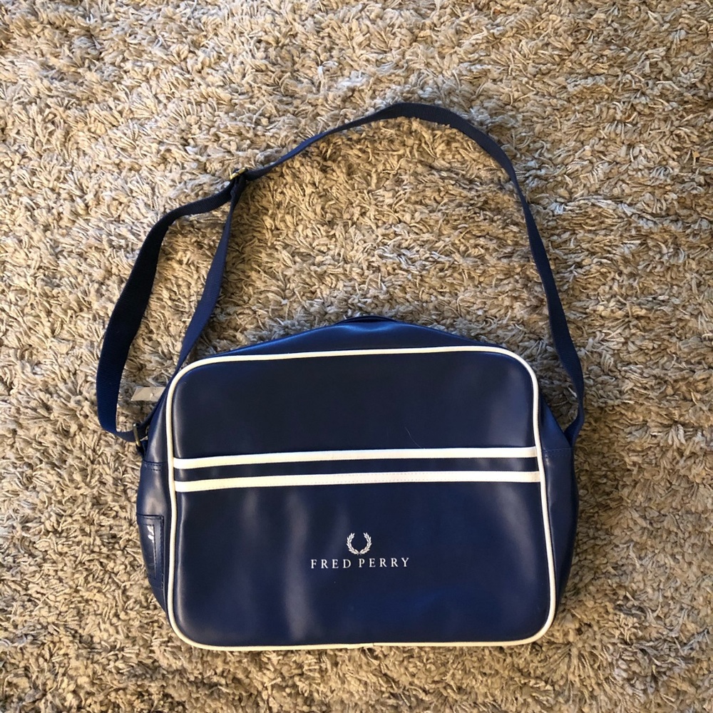 Fred Perry vinyl laptop case